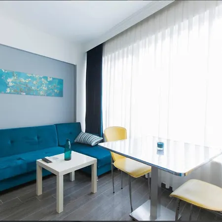 Blue 公寓式酒店 *